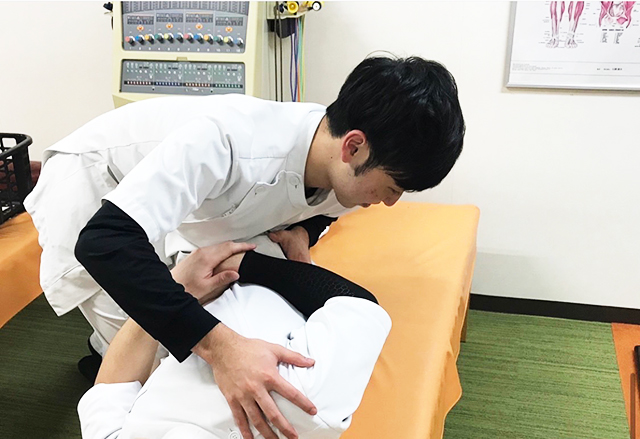あさひ整骨院での施術シーン