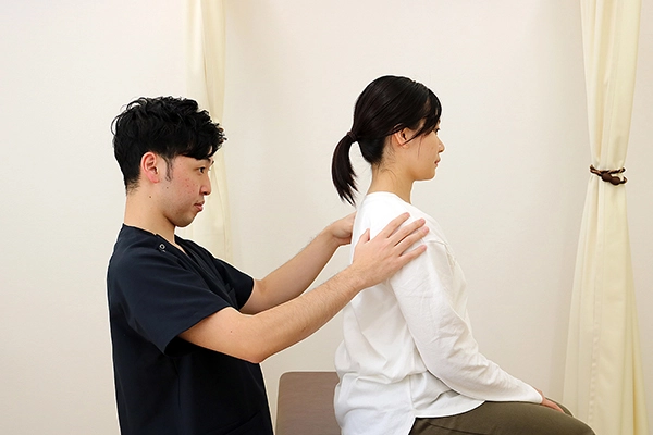 根本改善するための体を調べている様子